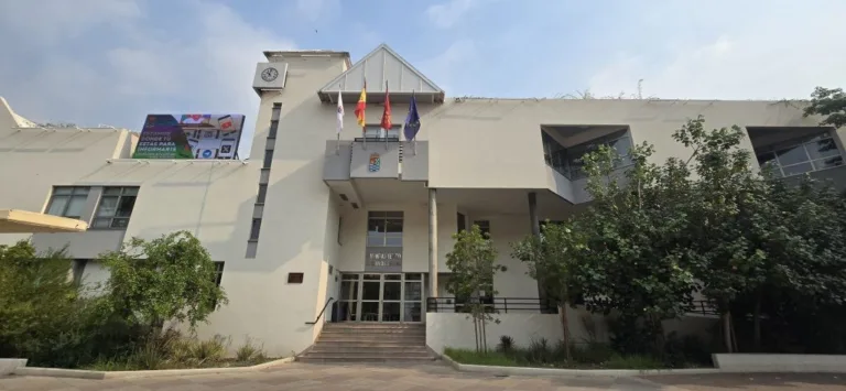 El PSOE denuncia colas de más de una hora en el bono bus en Molina