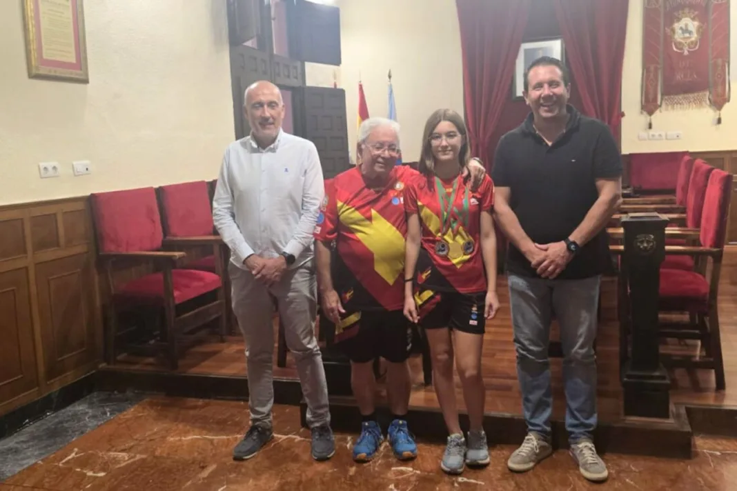 El alcalde de Mula recibe a la campeona del mundo de Agility, Miriam García, del Club Agility Río Mula El alcalde de Mula recibe a la campeona del mundo de Agility, Miriam García, del Club Agility Río Mula