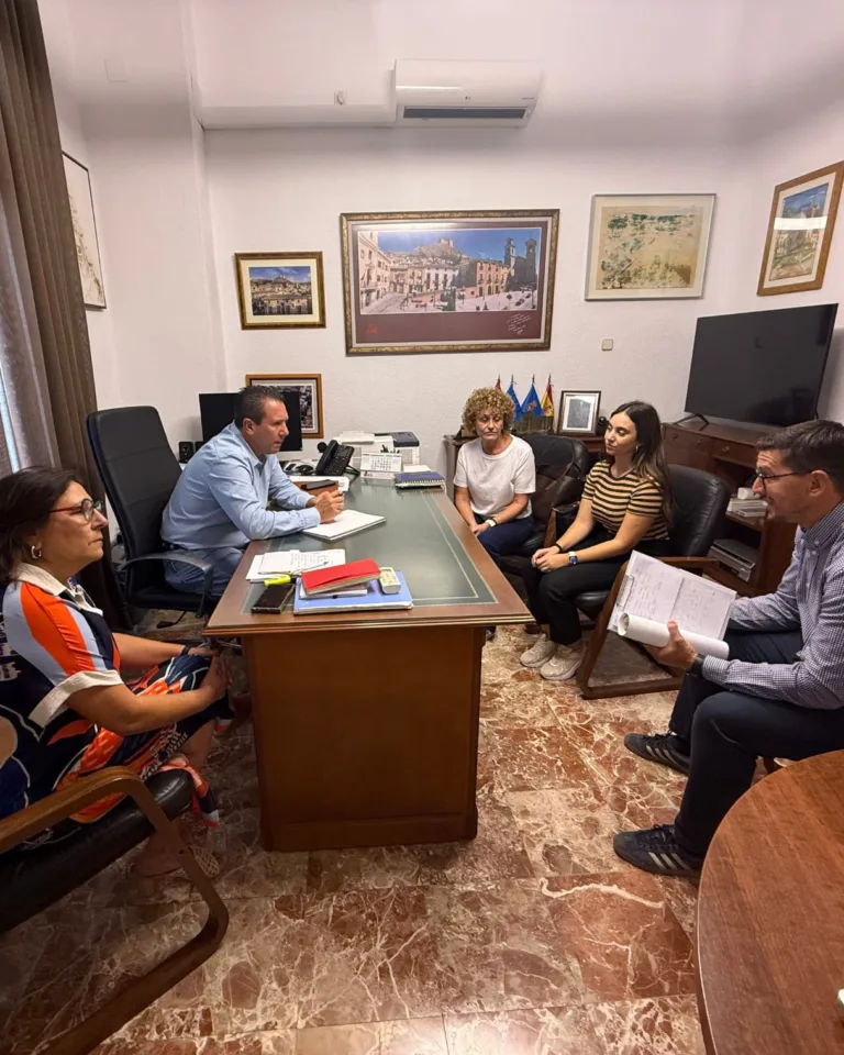 Mula refuerza la campaña de vacunación contra la gripe y reabre su piscina cubierta