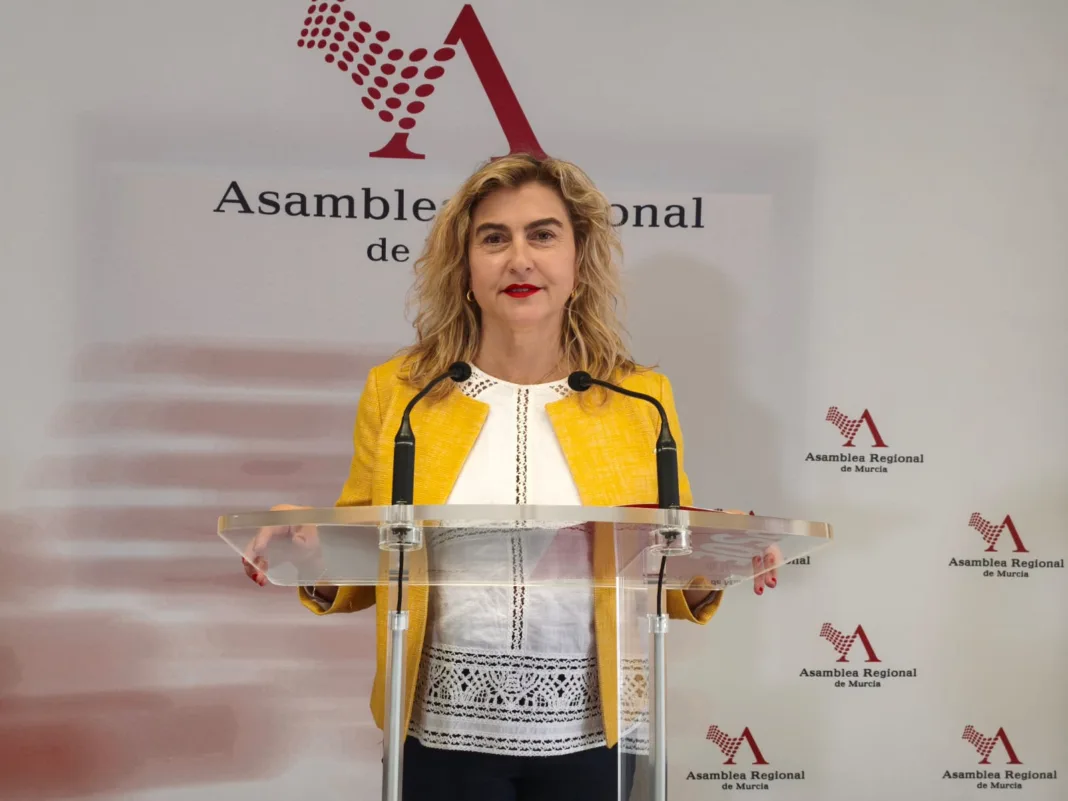 Carmina Fernández acusa a López Miras de incumplir la Ley del Mar Menor y ocultar los datos de cáncer de mama Carmina Fernández acusa a López Miras de incumplir la Ley del Mar Menor y ocultar los datos de cáncer de mama