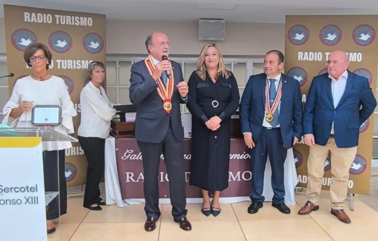 Más de 300 personas asisten en Cartagena a los Premios Nacionales de Radio Turismo y Gastronomía 2025