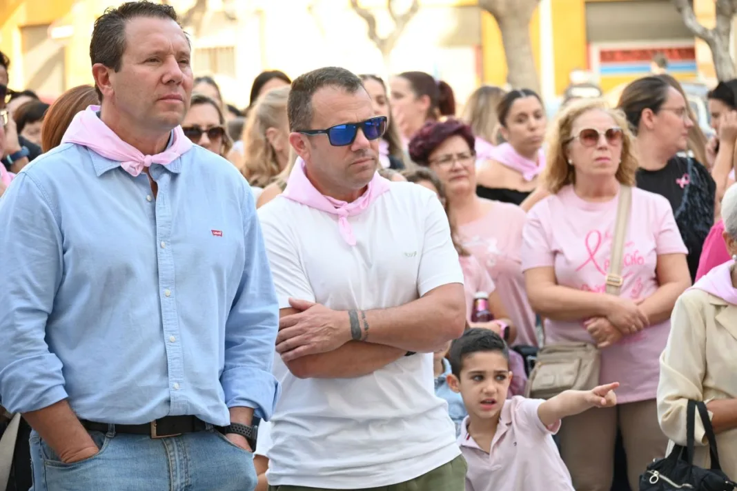 Mula se tiñe de rosa en una nueva marcha solidaria contra el cáncer de mama Mula se tiñe de rosa en una nueva marcha solidaria contra el cáncer de mama