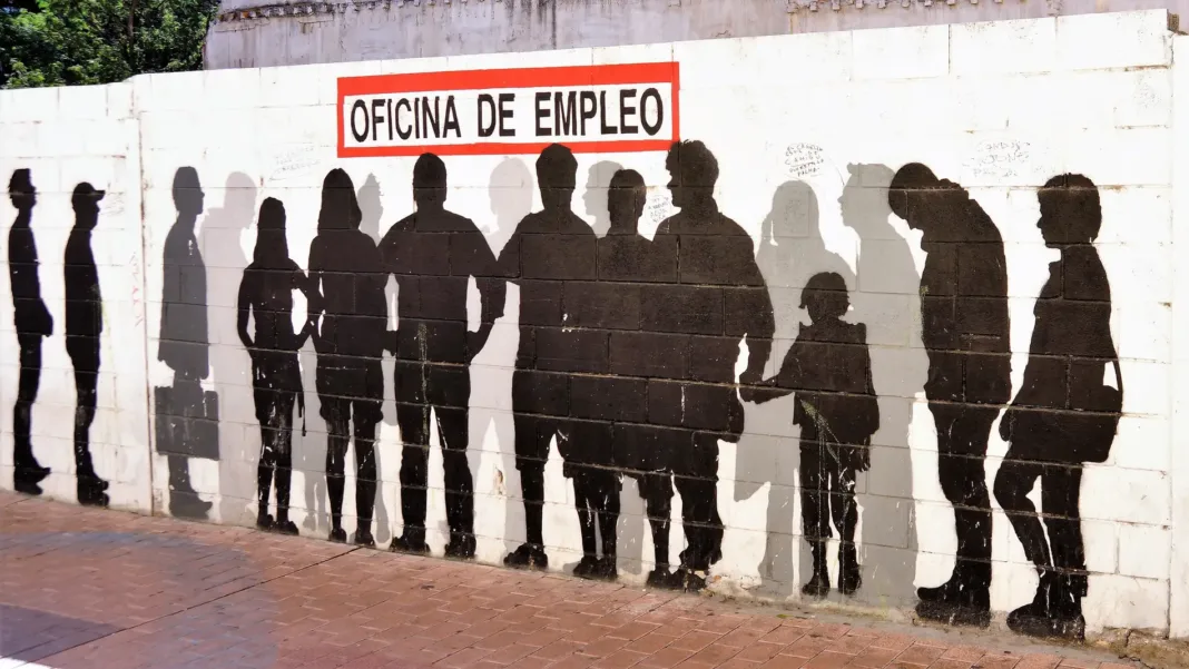 CCOO advierte de que el 6,4% de los hogares murcianos tiene a todas sus personas activas en paro y reclama medidas urgentes contra la precariedad CCOO advierte de que el 6,4% de los hogares murcianos tiene a todas sus personas activas en paro y reclama medidas urgentes contra la precariedad