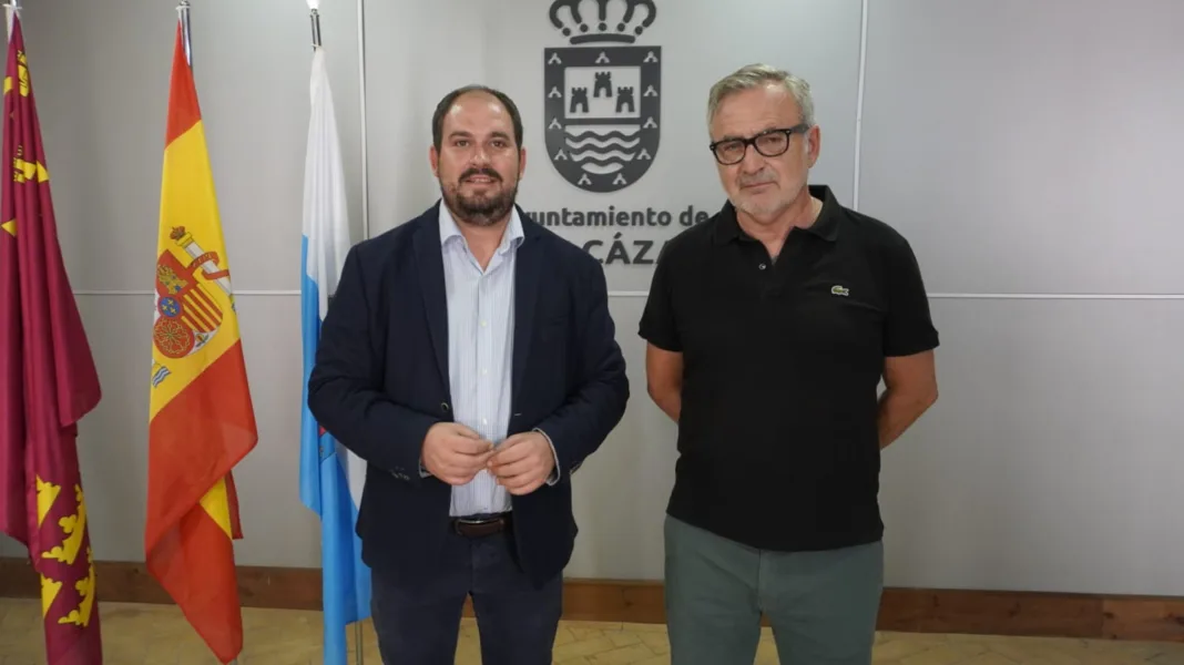 Comisión Premio Alkazar Los Alcázares distingue con el Premio Al-Kázar a la Junta Local de la AECC por su labor solidaria