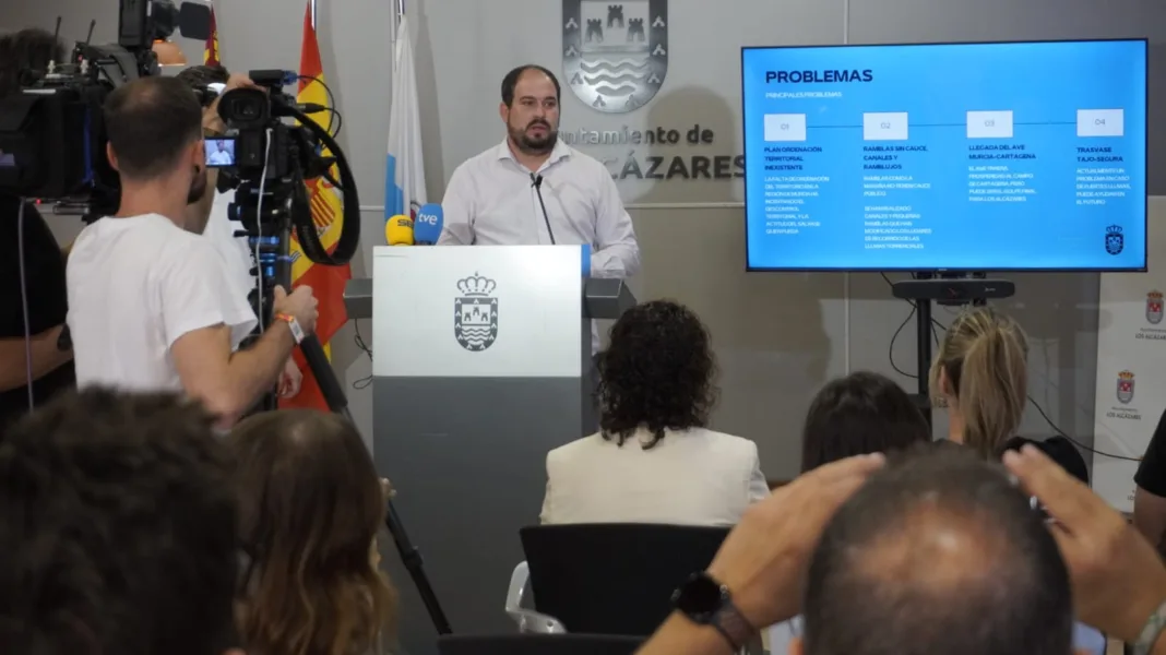 Comparecencia medios Mario Pére Cervera (4) Los Alcázares reclama soluciones estructurales y una estrategia común para evitar nuevas inundaciones tras la tormenta Alice