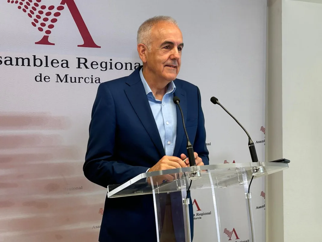 El PSOE exige una comisión urgente en la Asamblea tras la sentencia que condena a la Región a pagar 160 millones por el aeropuerto de Corvera El PSOE exige una comisión urgente en la Asamblea tras la sentencia que condena a la Región a pagar 160 millones por el aeropuerto de Corvera