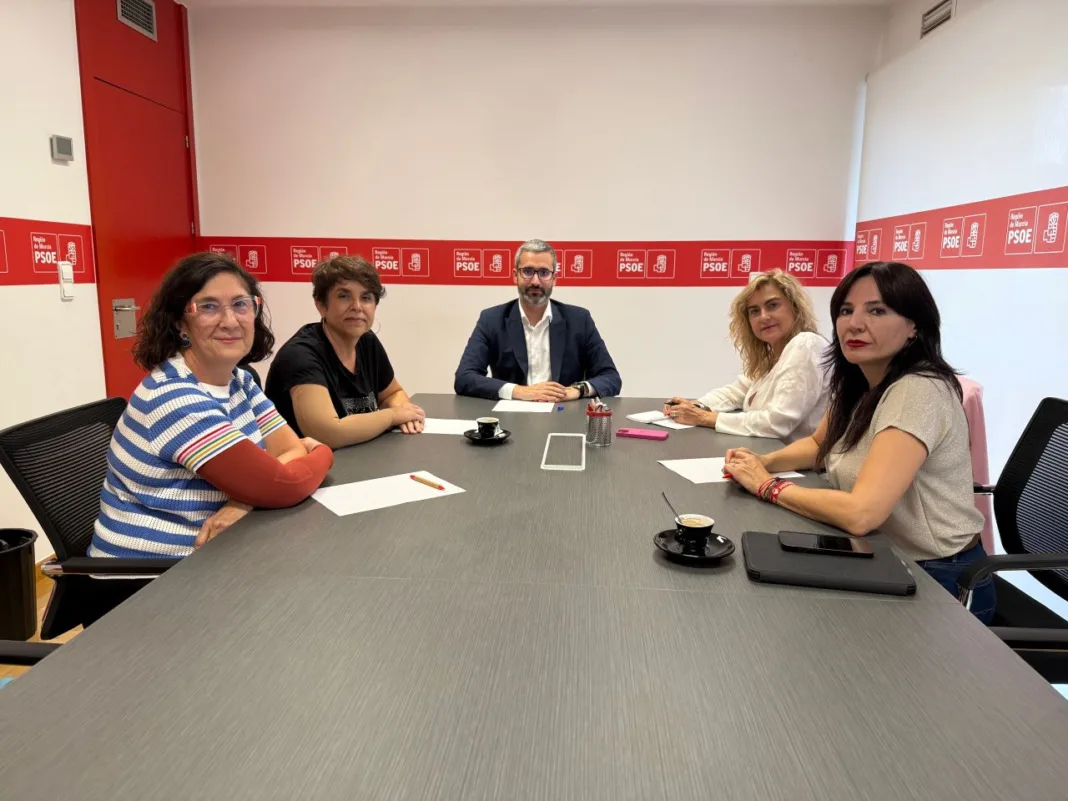 El PSOE exige al Gobierno regional ampliar el cribado de cáncer de mama a mujeres menores de 47 y mayores de 70 años El PSOE exige al Gobierno regional ampliar el cribado de cáncer de mama a mujeres menores de 47 y mayores de 70 años