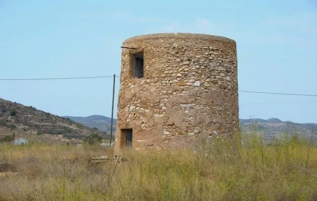 Foto de Molino de viento de la Corona de Perín El Partido Cantonal exige un plan urgente para restaurar los molinos de viento del Campo de Cartagena