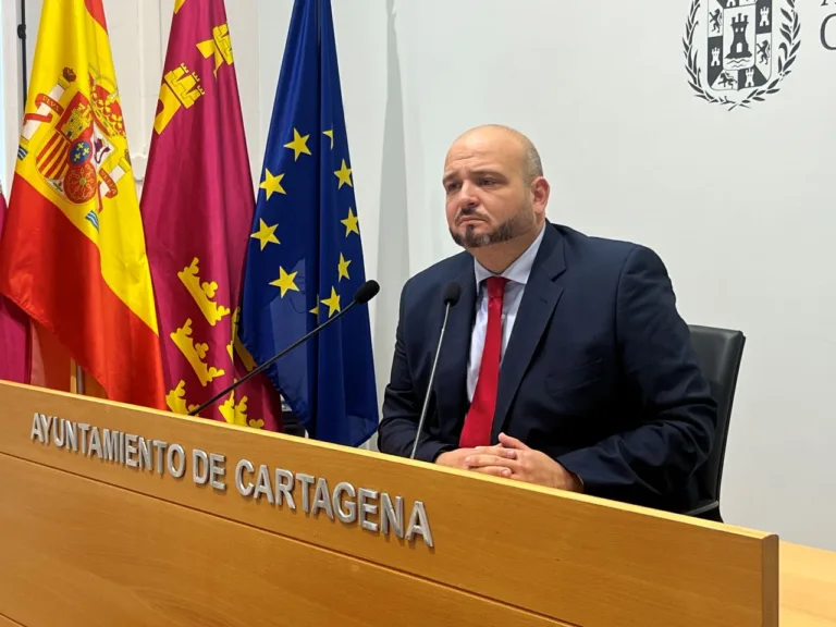 El PSOE acusa a Arroyo de acallar a vecinos y oposición en los plenos