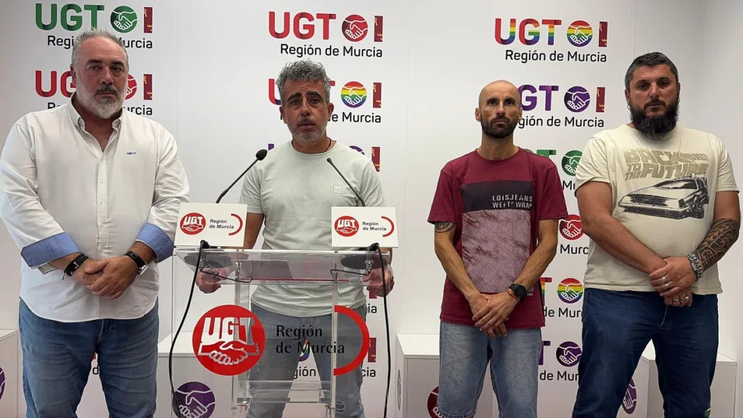 Responsables Sección sindical UGT Bahía de Mazarrón Y de UGT Servicios Públicos Región de Murcia 161025 (002) UGT exige garantizar la continuidad de Bahía de Mazarrón y denuncia su descapitalización por decisiones políticas