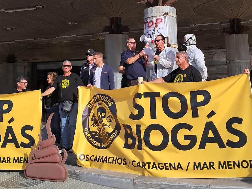 Stop-biogas-asamblea-de-cartagena Éxito de la concentración ciudadana en Cartagena contra la Ley de Simplificación Administrativa