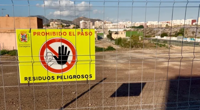 El PSOE denuncia que el Ayuntamiento de Cartagena gastó más de 50.000 euros en informes sobre el solar contaminado de Los Mateos