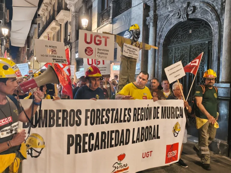 Las Brigadas Forestales vuelven a las calles de Murcia para exigir mejoras laborales y el fin de la gestión privada del servicio