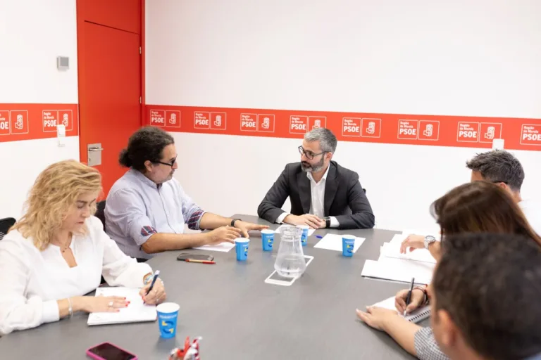 Fernando Moreno exige a López Miras que cumpla la ley y acabe con la precariedad laboral de los bomberos forestales en la Región de Murcia