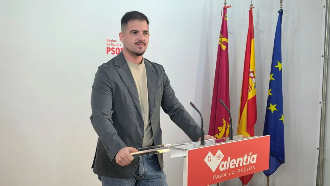 El PSOE ofrece su apoyo a López Miras para aprobar el Decreto de Vivienda si acepta tres medidas para bajar los precios El PSOE ofrece su apoyo a López Miras para aprobar el Decreto de Vivienda si acepta tres medidas para bajar los precios
