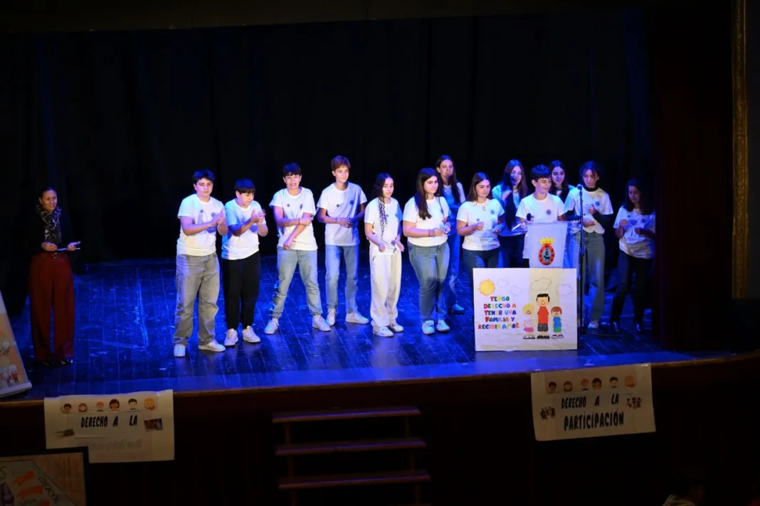 Mula celebra el Día Mundial de la Infancia con un acto creativo y participativo en el Teatro Lope de Vega