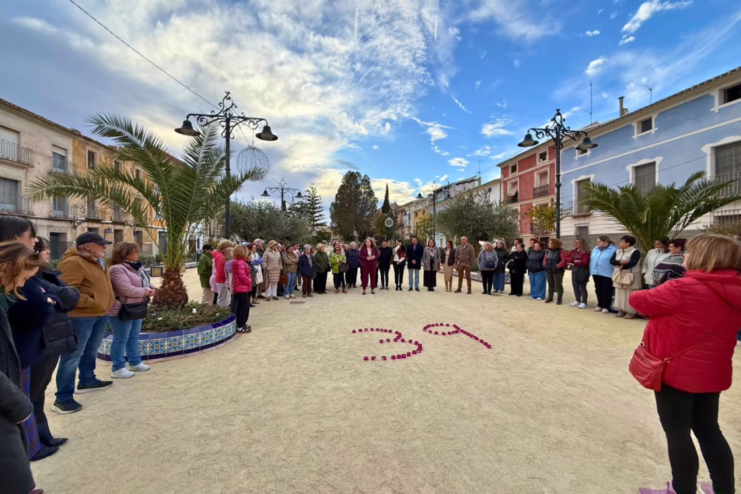 Mula se vuelca en el 25N con un acto institucional marcado por la emoción y el compromiso colectivo