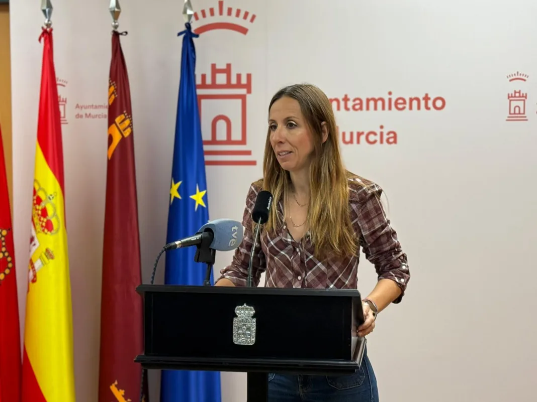 El PSOE denuncia el caos y la desprotección en los Servicios Sociales y el área de Igualdad del Ayuntamiento de Murcia El PSOE denuncia el caos y la desprotección en los Servicios Sociales y el área de Igualdad del Ayuntamiento de Murcia