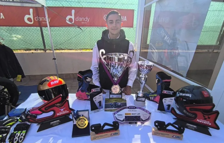 Más de 150 aficionados homenajean al piloto cartagenero Juan Francisco Risueño por su triunfo en el Campeonato de España