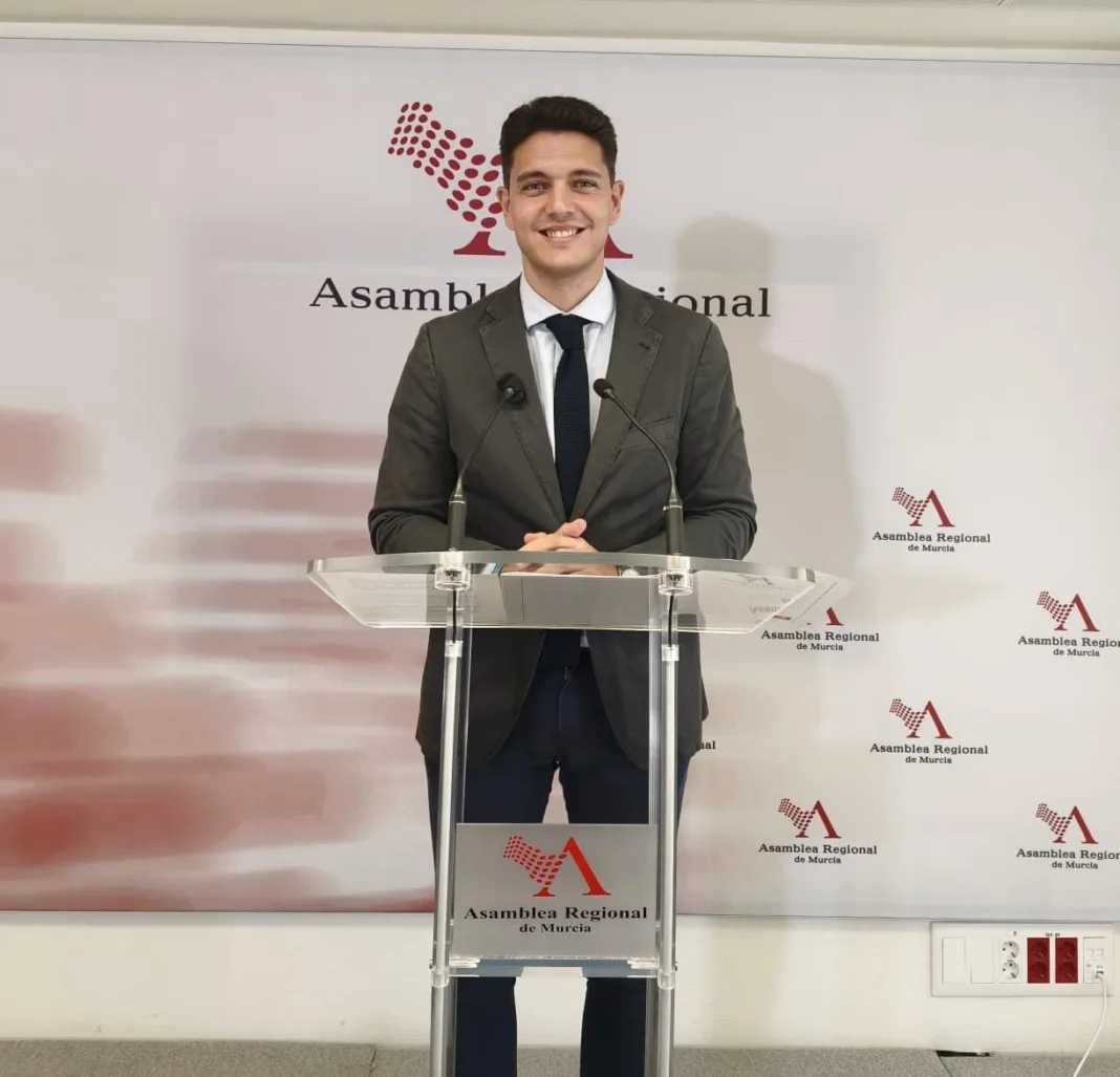 El PSOE logra que la Asamblea apruebe su iniciativa para climatizar las aulas de la Región de Murcia