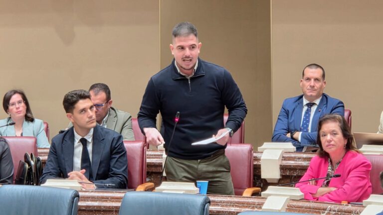 Ortega exige el pago inmediato del Bono Alquiler Joven y pide la dimisión del consejero de Fomento