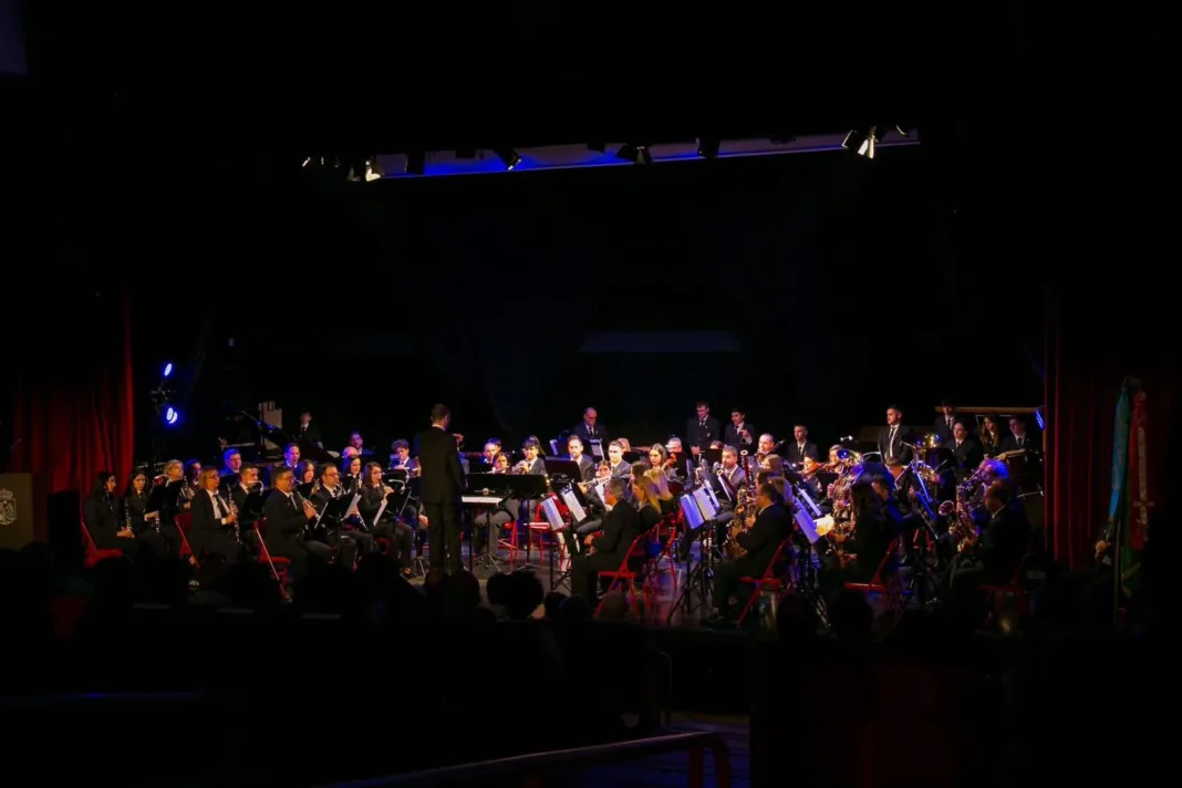 El maestro Julián Andreo se despide al frente de la Banda de Música de Calasparra en el concierto en honor a Santa Cecilia