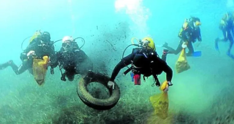 Buzos con detectores de metales limpiarán por primera vez la desembocadura de la rambla de El Albujón