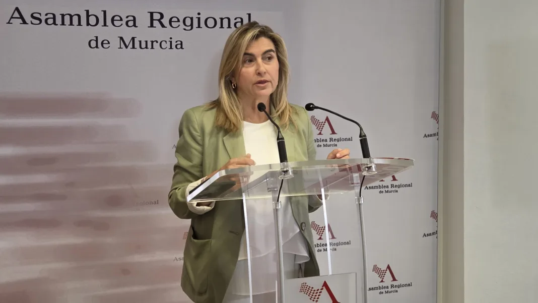 FOTO_CarminaFernández Carmina Fernández: “Cuando el PP no puede imponer su posición en la Asamblea, entorpece el trabajo y amordaza a los grupos parlamentarios”