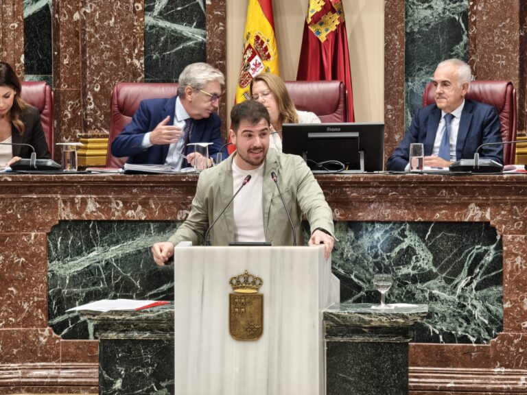 El PSOE acusa al Gobierno de López Miras de provocar “el mayor colapso de la vivienda en la historia de la Región de Murcia”