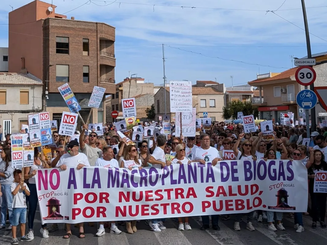 El PSOE acusa al alcalde de Las Torres de ceder instalaciones municipales a Enagás mientras veta a la oposición