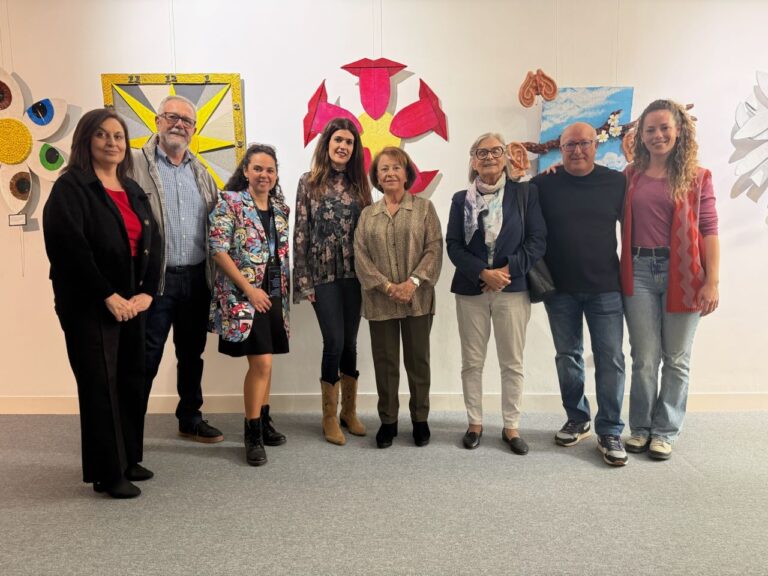 La Biblioteca Regional acoge la XXV exposición “AFES Salud Mental con el Arte”, una muestra que une creatividad y bienestar emocional