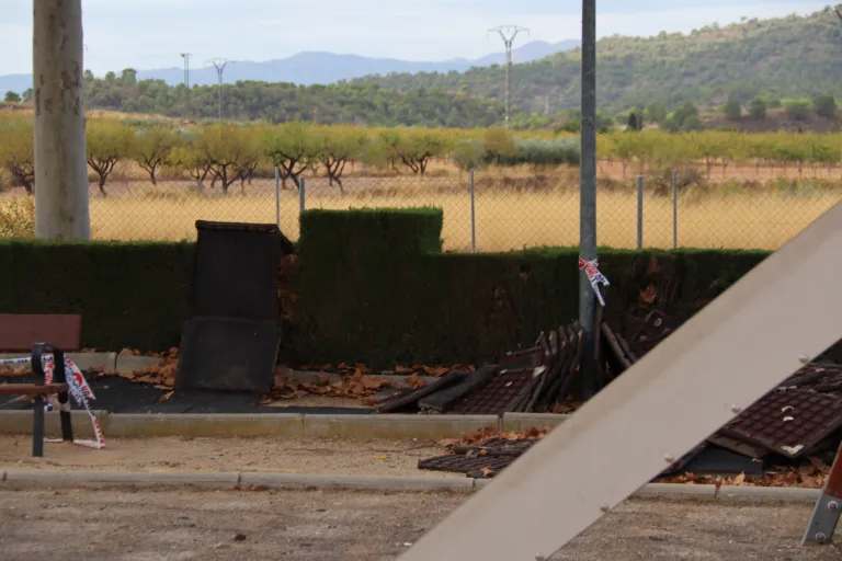 El PSOE denuncia que el parque infantil de Las Terreras lleva cinco meses sin reparar por el abandono del Gobierno de Fulgencio Gil