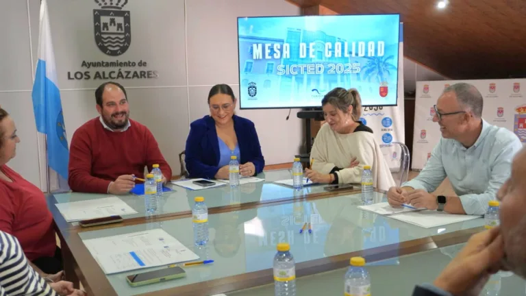 Los Alcázares refuerza su liderazgo turístico con un avance “muy positivo” del proyecto SICTED