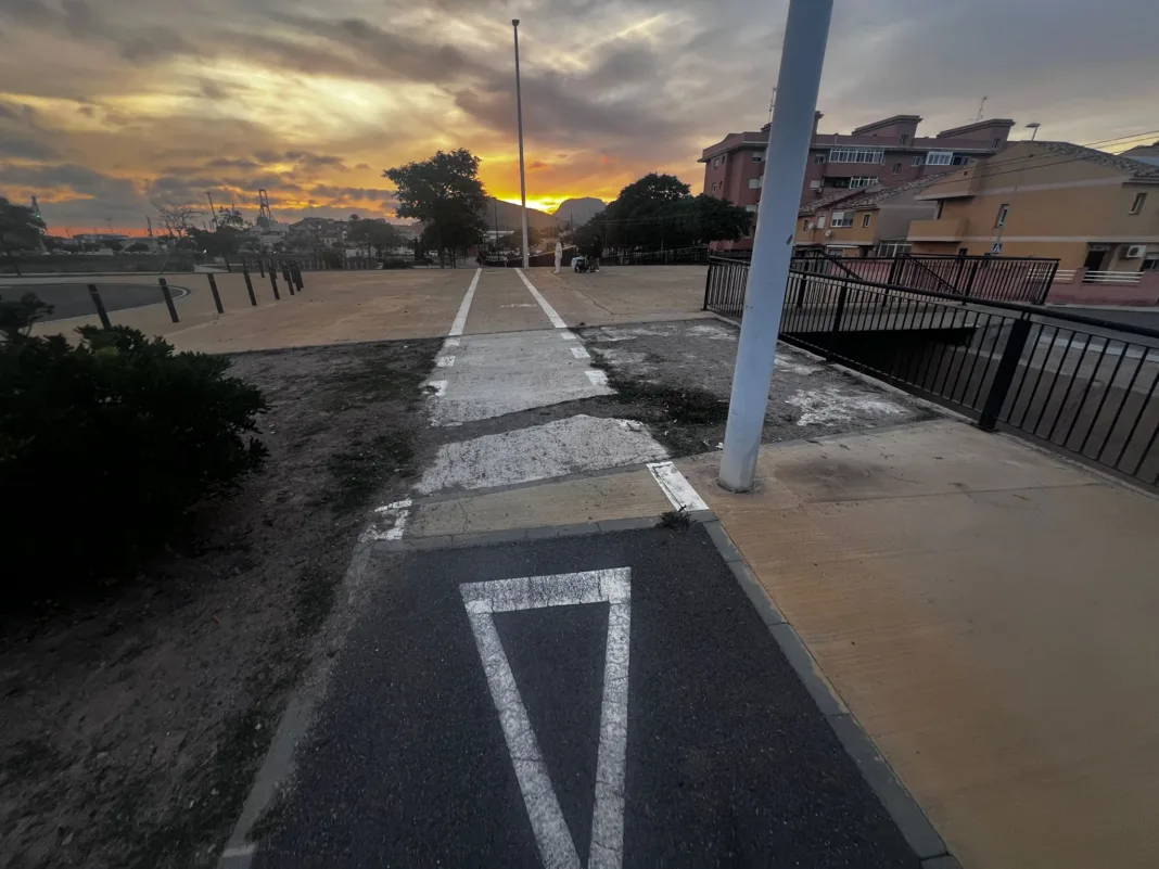 El PSOE denuncia el abandono de la rambla de Santa Lucía y exige una limpieza urgente