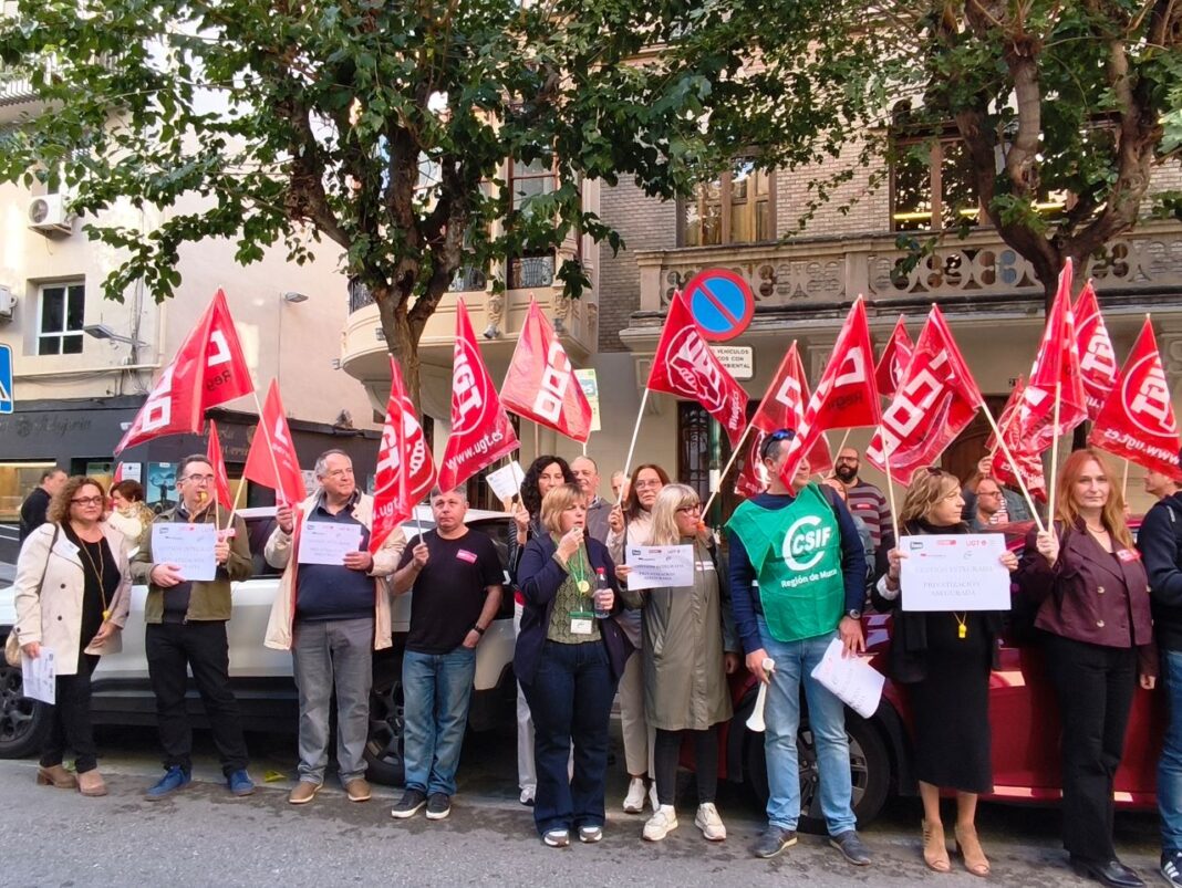 Los sindicatos denuncian el deterioro del SEF y alertan de posibles ceses de personal por la falta de mejora de 60 puestos de trabajo
