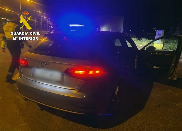 Detenida una conductora que circuló 20 kilómetros en sentido contrario por la A-7 cuadruplicando la tasa de alcoholemia Detenida una conductora que circuló 20 kilómetros en sentido contrario por la A-7 cuadruplicando la tasa de alcoholemia