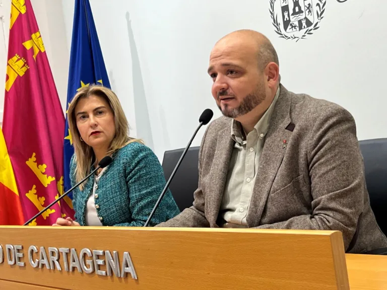 El PSOE denuncia que la Comunidad desmantela el transporte público a La Manga