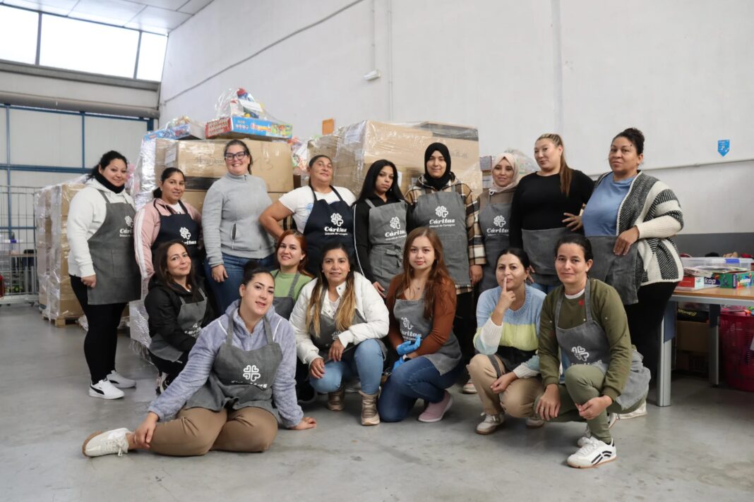 Cáritas y ELIS Murcia reparten ilusión a 2.300 menores con juguetes restaurados