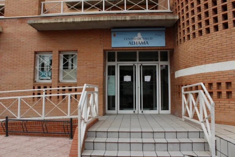 La Comunidad Autónoma mantiene sin ampliar el centro de salud de Alhama pese al crecimiento de población