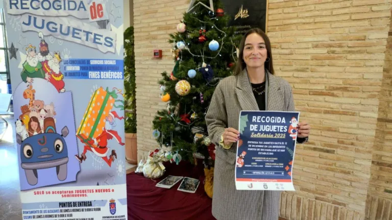 Los Alcázares reactiva su recogida solidaria de juguetes para que ningún niño se quede sin regalo esta Navidad