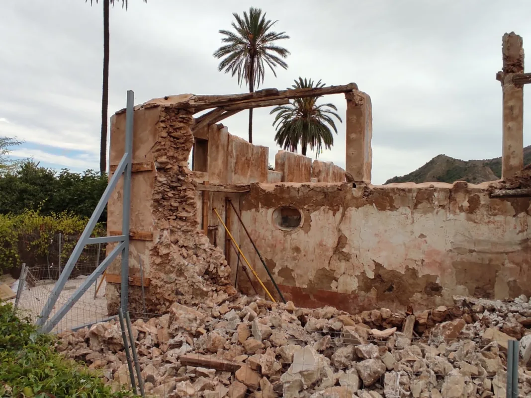 Detalle derrumbe fachada y muro Casa Antonete Gálvez - Huermur Huermur denuncia que el Presupuesto 2026 “abandona completamente” el patrimonio histórico de Murcia
