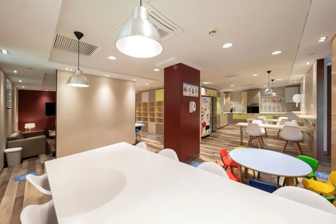 Esta Navidad SABIC entregará una cesta solidaria cuyos beneficios van destinados a la Sala Familiar Ronald McDonald del Hospital Universitario Virgen de la Arrixaca (002) SABIC lanza una cesta solidaria a favor de la Sala Ronald McDonald