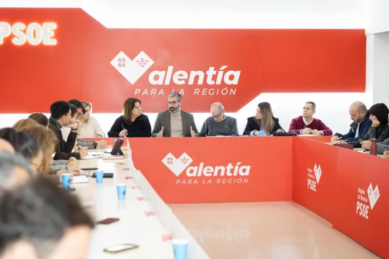 María Jesús López sitúa al PSRM como alternativa frente a un PP “agotado y devorado por Vox”