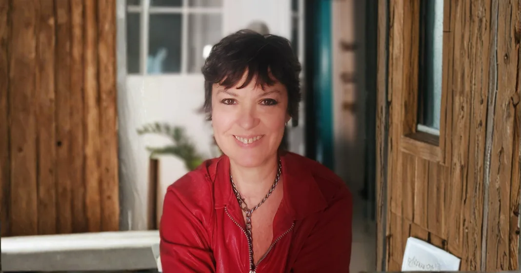 Fernanda García Lao presenta en Murcia Estación Saturno, una novela donde lo absurdo y lo político se entrecruzan