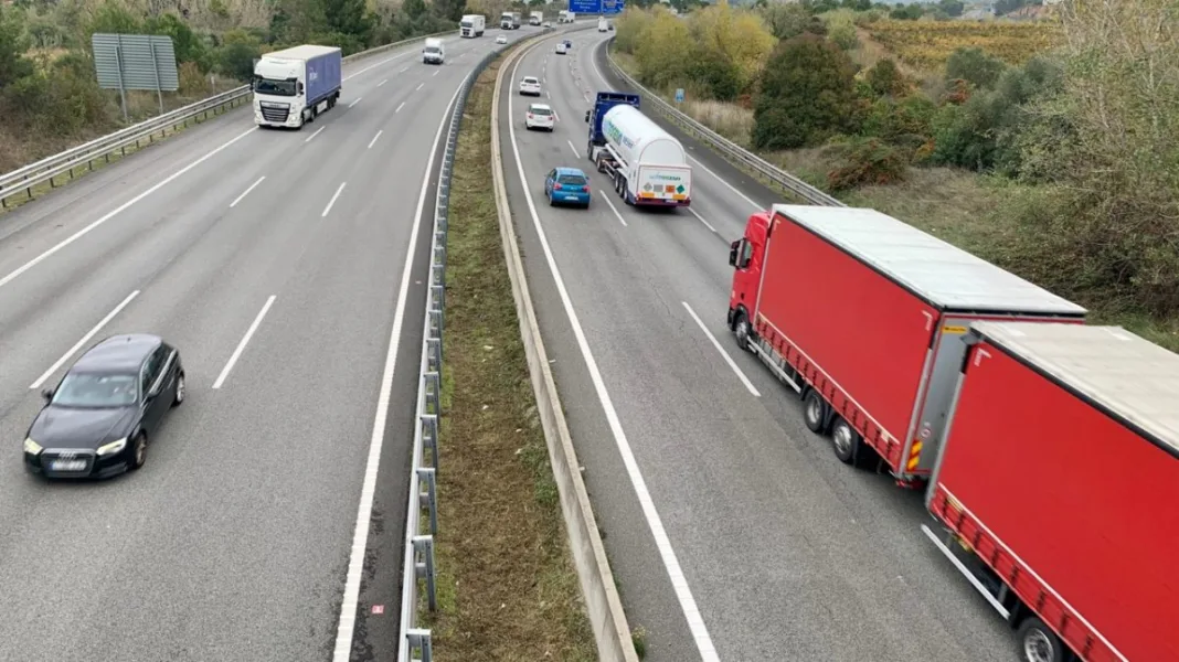 Unos 30.000 trabajadores del transporte regional tendrán una subida salarial del 14% en 2026