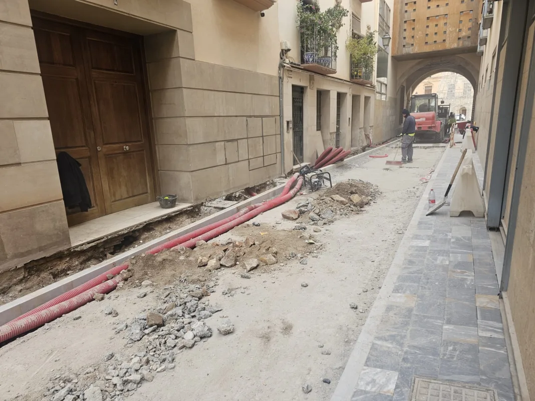 El PSOE de Lorca exige reutilizar los adoquines históricos de la calle Selgas