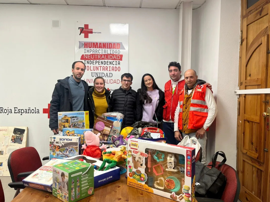 Juventudes Socialistas impulsa en Molina su quinta recogida solidaria de juguetes