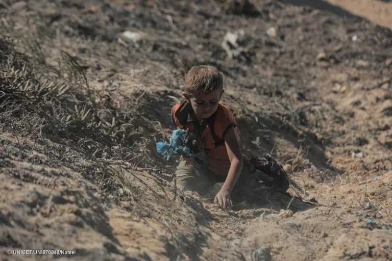 Uno de cada diez niños del mundo vivirán en crisis extremas y necesitarán ayuda humanitaria en 2026