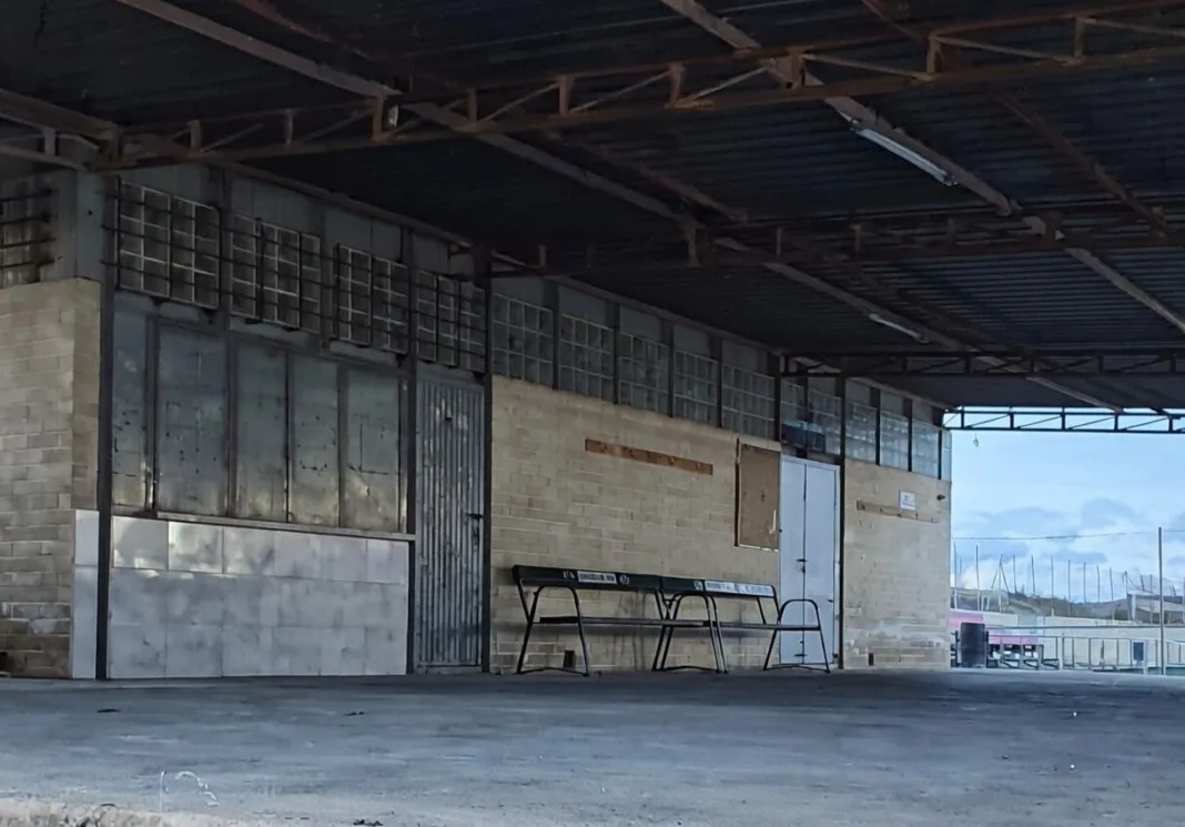 El PSOE exige una fecha real para reabrir las 22 cantinas de los campos de fútbol municipales