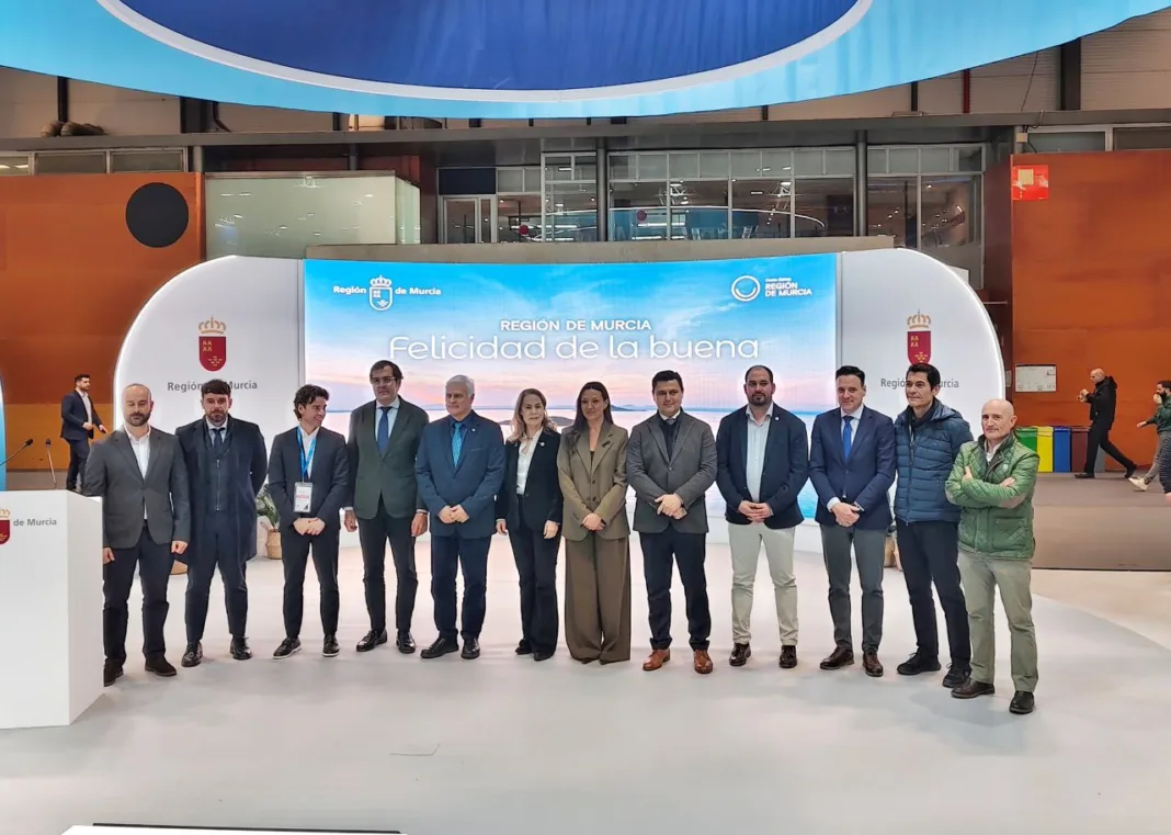El Ayuntamiento se presenta en FITUR como sede clave de 17 grandes competiciones regionales y anuncia la primera Playa Náutica del Mar Menor